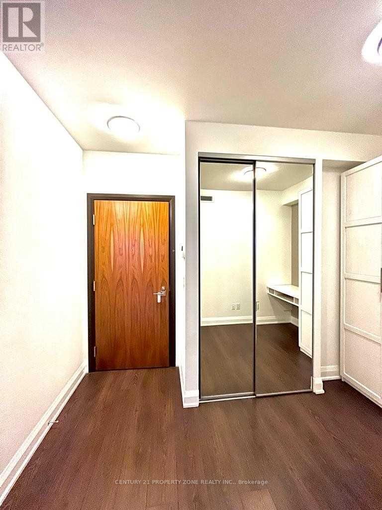 3901 - 36 Park Lawn Road, Toronto, Ontario  M6V 0E5 - Photo 2 - W12836952