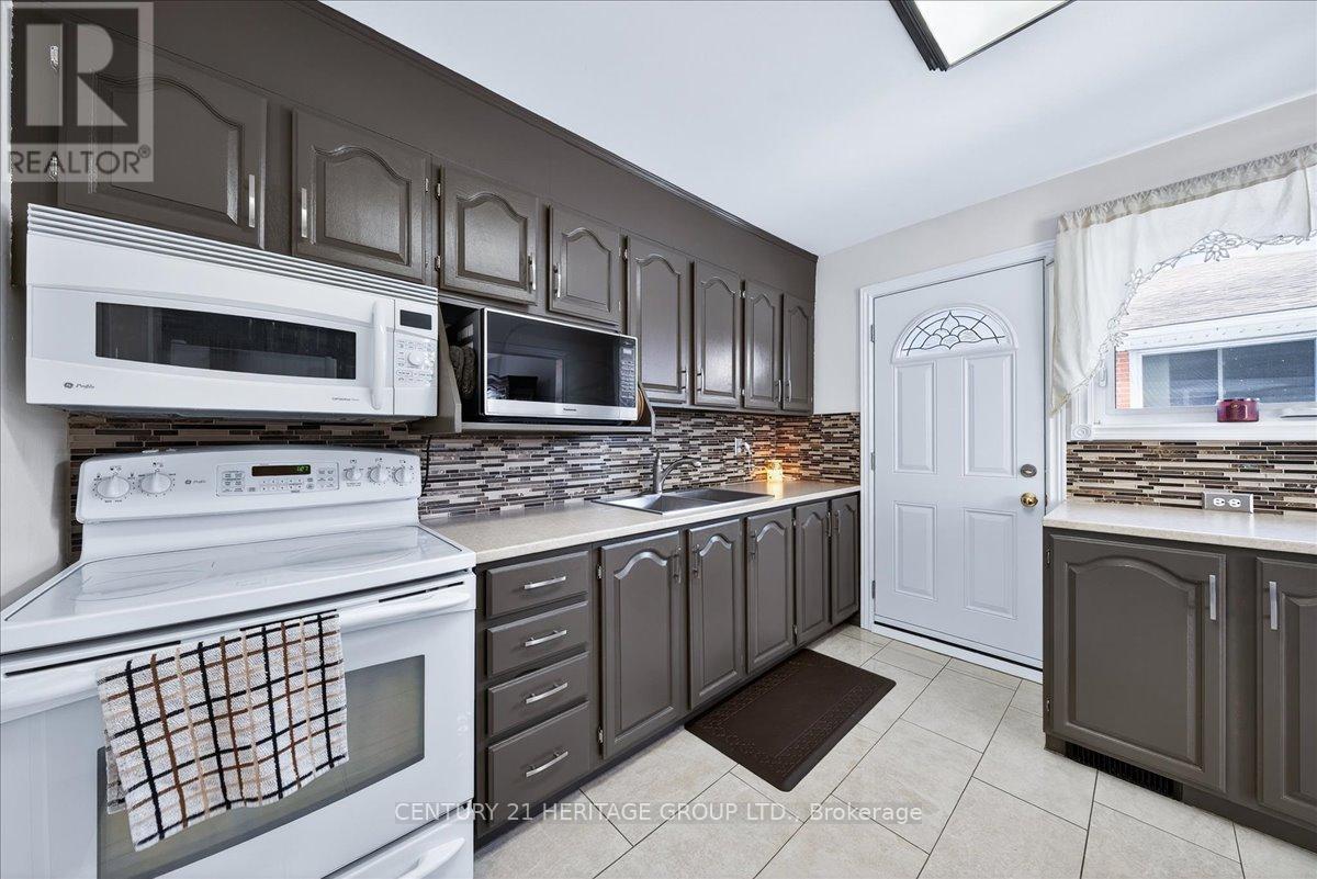 130 Rangoon Road, Toronto, Ontario  M9C 4P2 - Photo 12 - W12836960