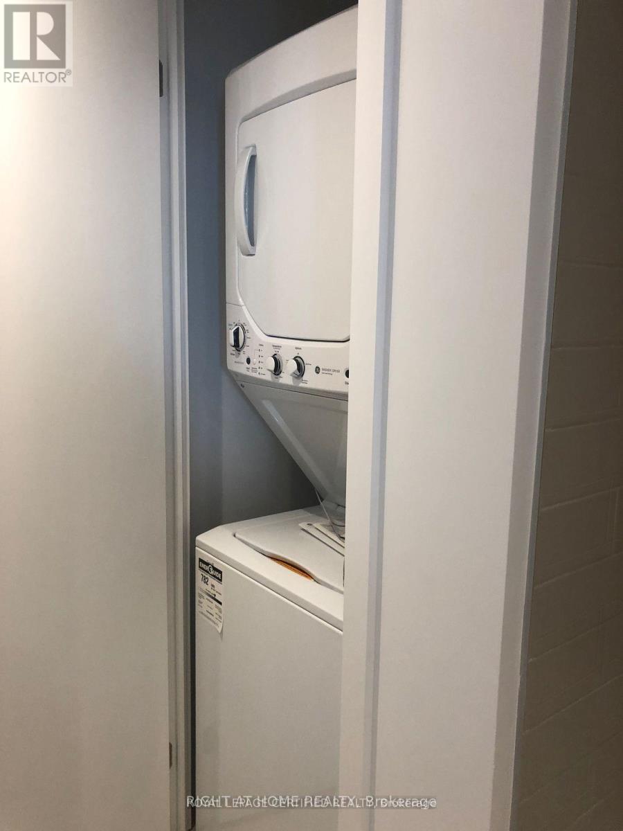 1409 - 160 Flemington Road, Toronto (Yorkdale-Glen Park), Ontario  M6A 2P4 - Photo 4 - W12836968