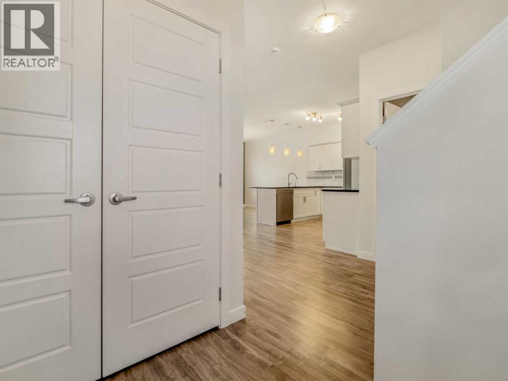 98 Moonlight Boulevard W, Lethbridge, Alberta  T1J 5K9 - Photo 2 - A2284140