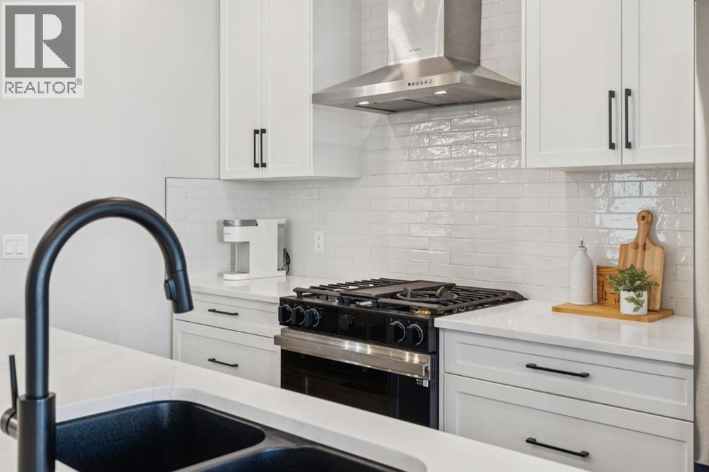 196 Emberside Hollow, Cochrane, Alberta  T4C 2A3 - Photo 4 - A2275681