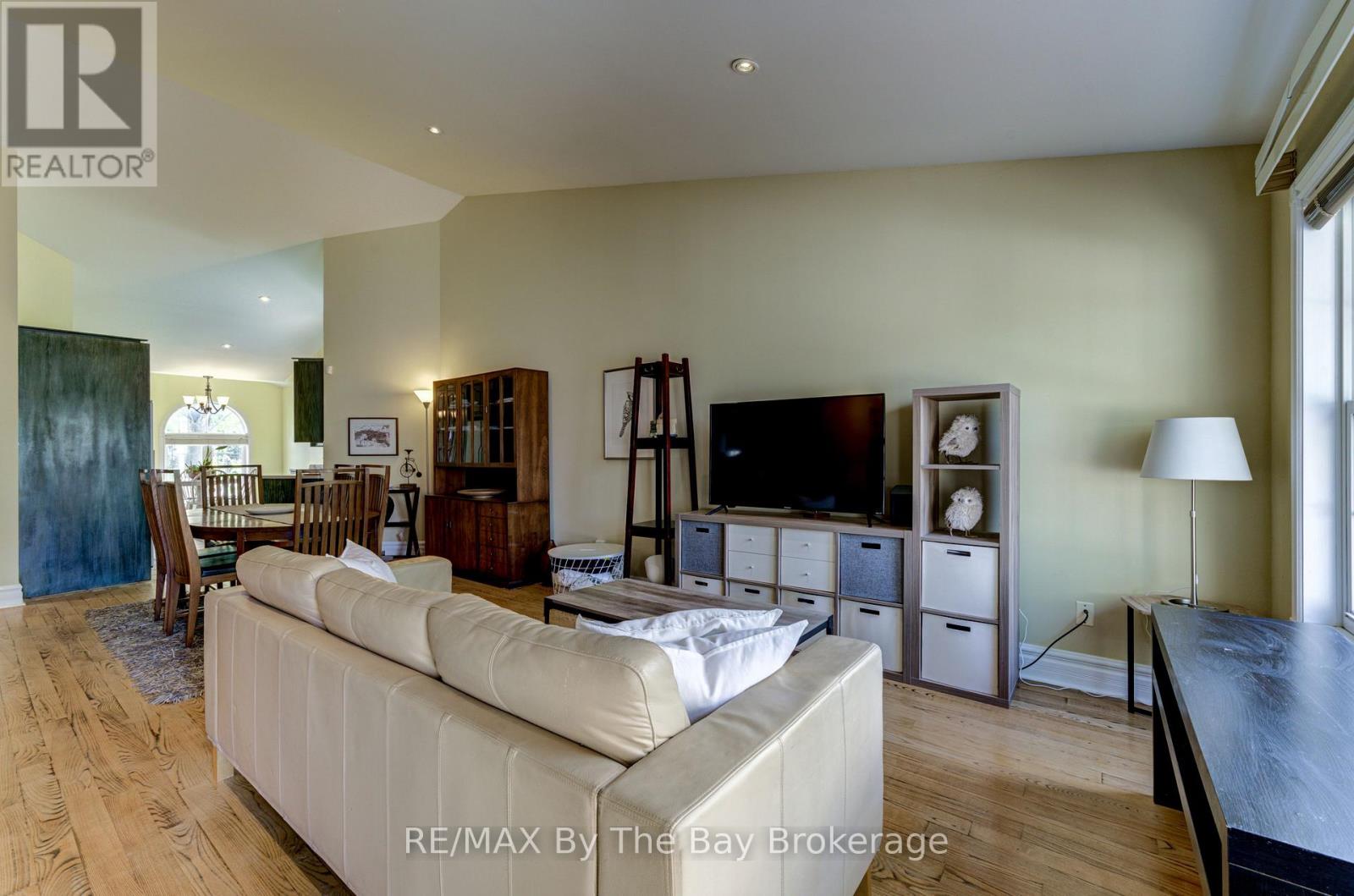 1902 River Road W, Wasaga Beach, Ontario  L9Z 2W2 - Photo 12 - S12837016