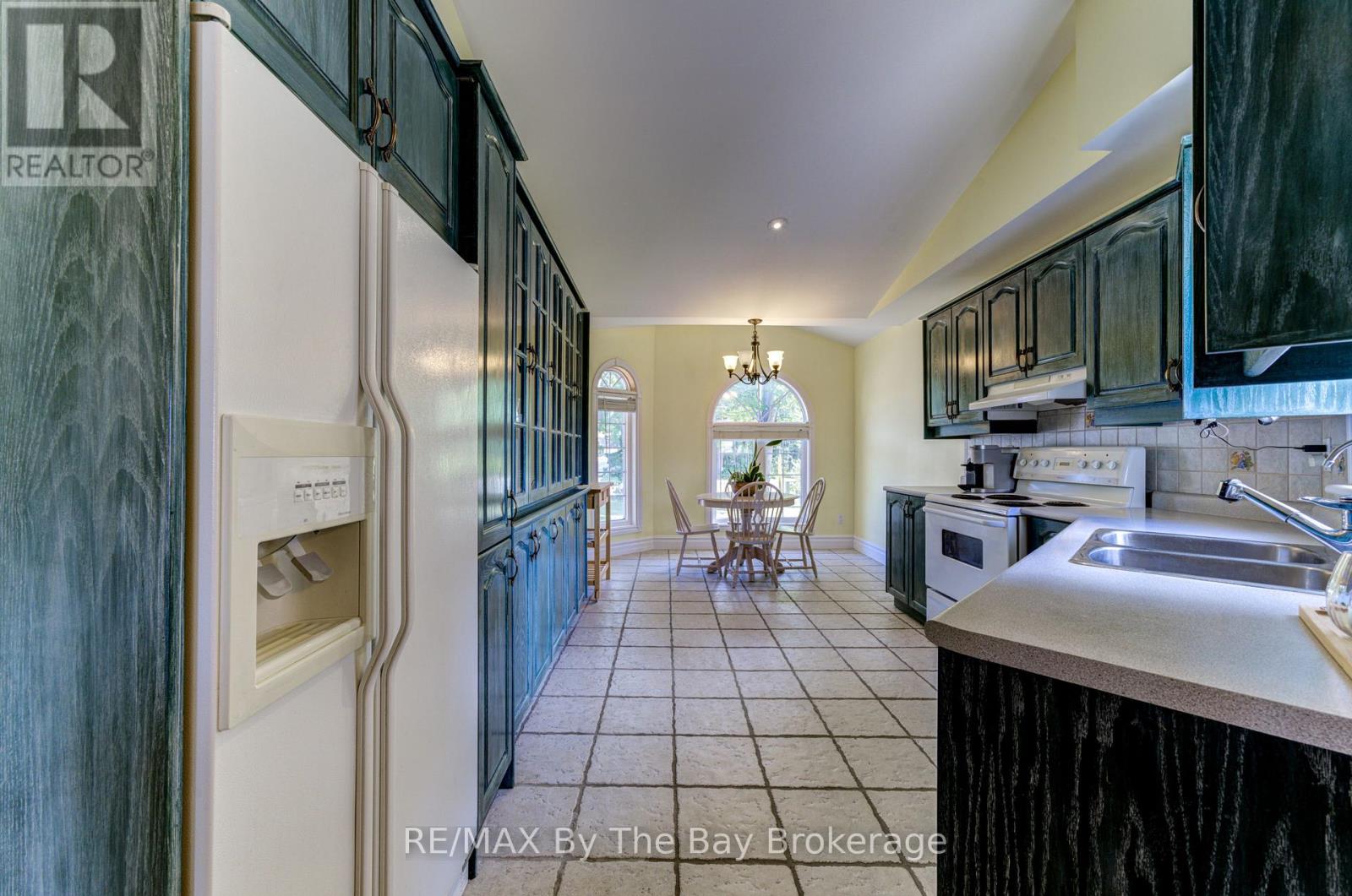 1902 River Road W, Wasaga Beach, Ontario  L9Z 2W2 - Photo 14 - S12837016