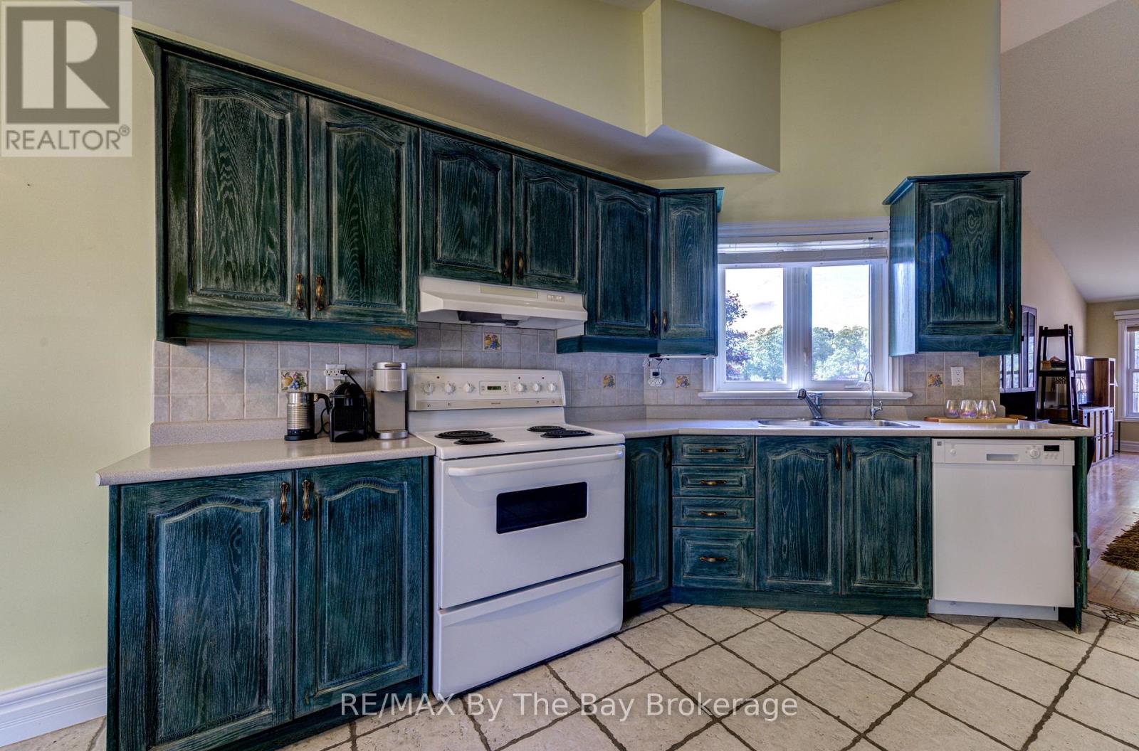 1902 River Road W, Wasaga Beach, Ontario  L9Z 2W2 - Photo 15 - S12837016