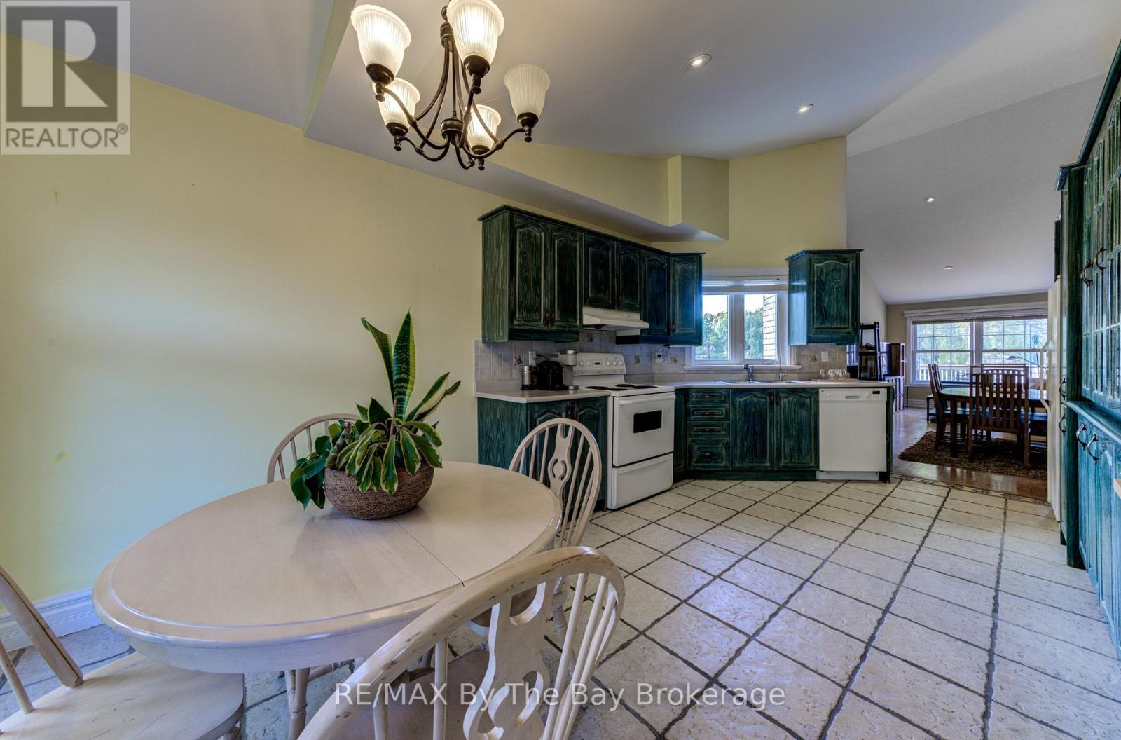 1902 River Road W, Wasaga Beach, Ontario  L9Z 2W2 - Photo 17 - S12837016