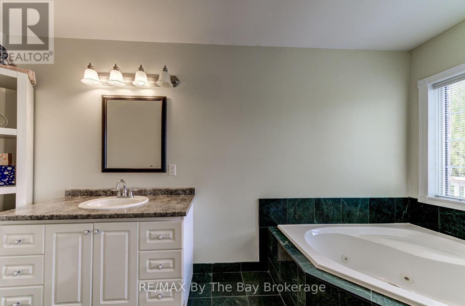 1902 River Road W, Wasaga Beach, Ontario  L9Z 2W2 - Photo 24 - S12837016