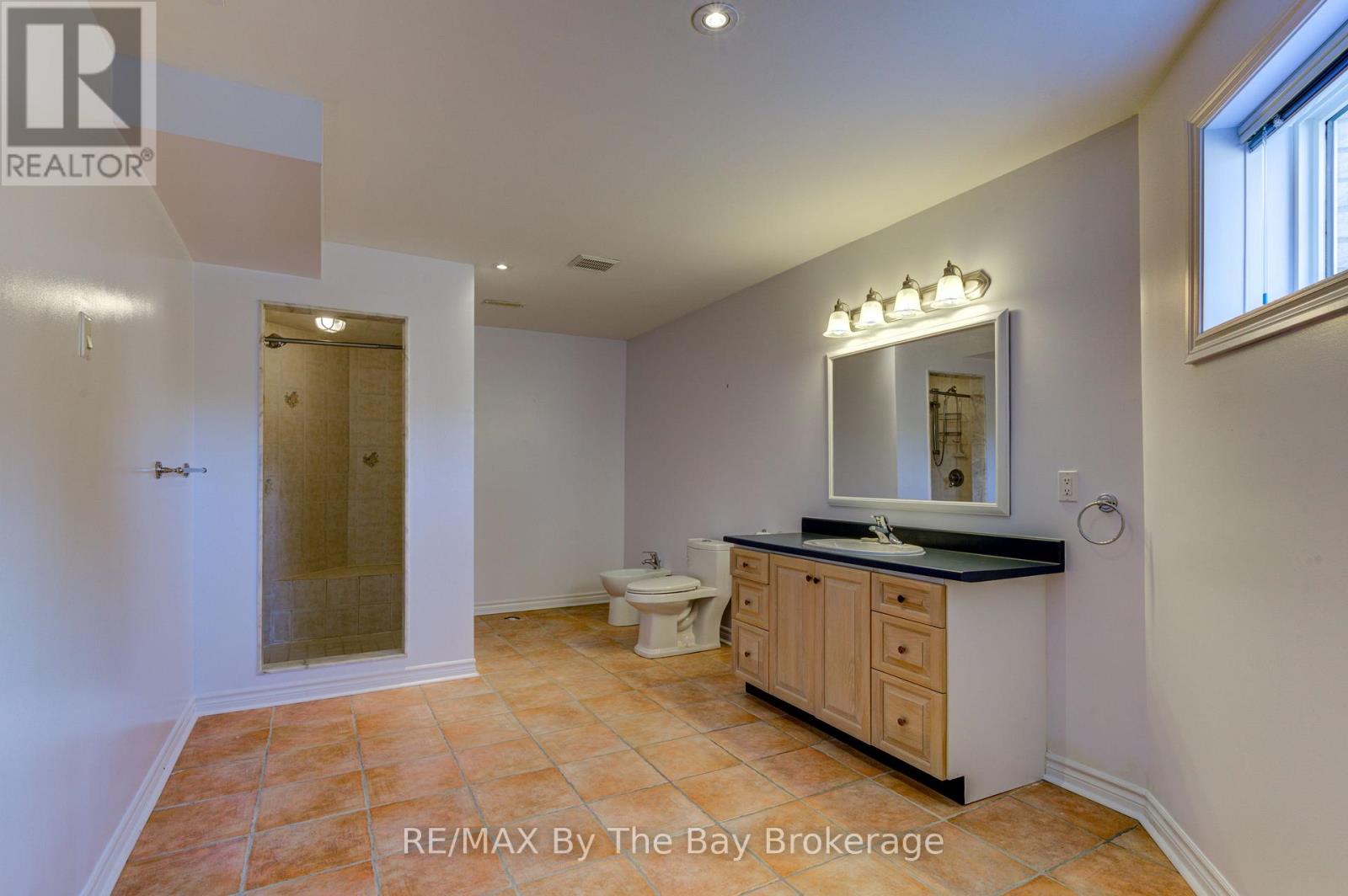 1902 River Road W, Wasaga Beach, Ontario  L9Z 2W2 - Photo 37 - S12837016