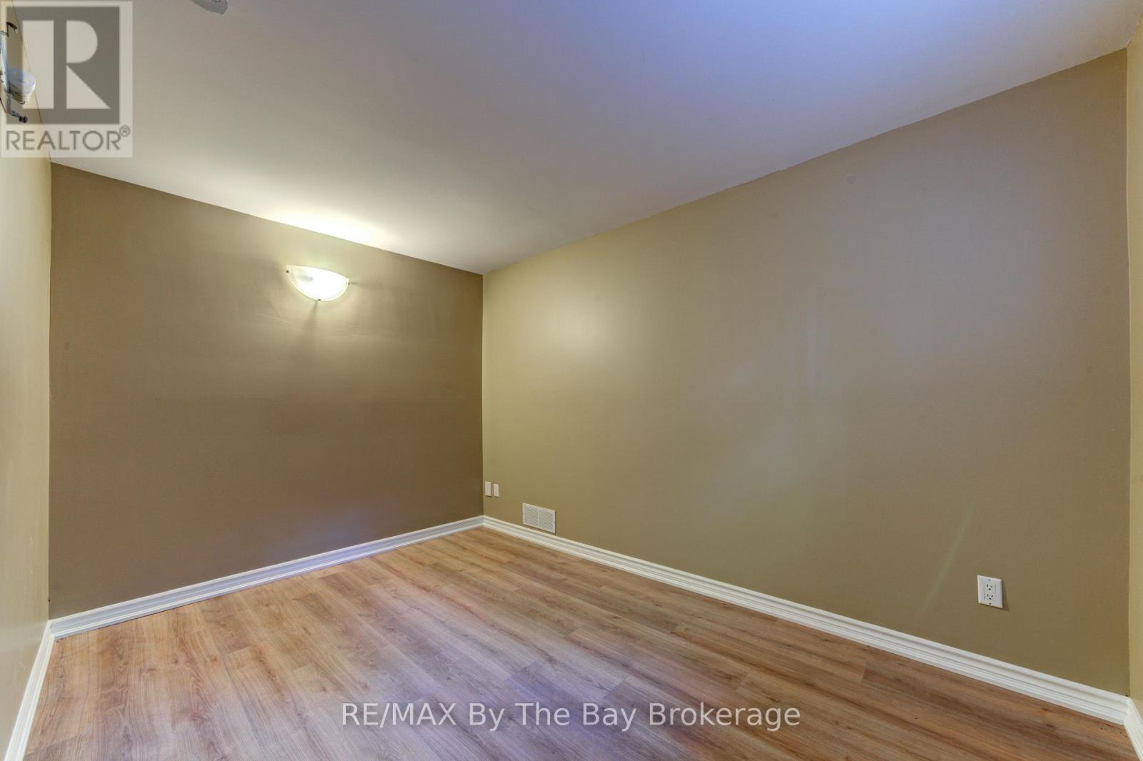 1902 River Road W, Wasaga Beach, Ontario  L9Z 2W2 - Photo 38 - S12837016