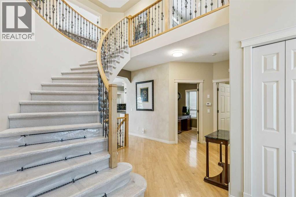 22 Valley Creek Road Nw, Calgary, Alberta  T3B 5T9 - Photo 7 - A2289384