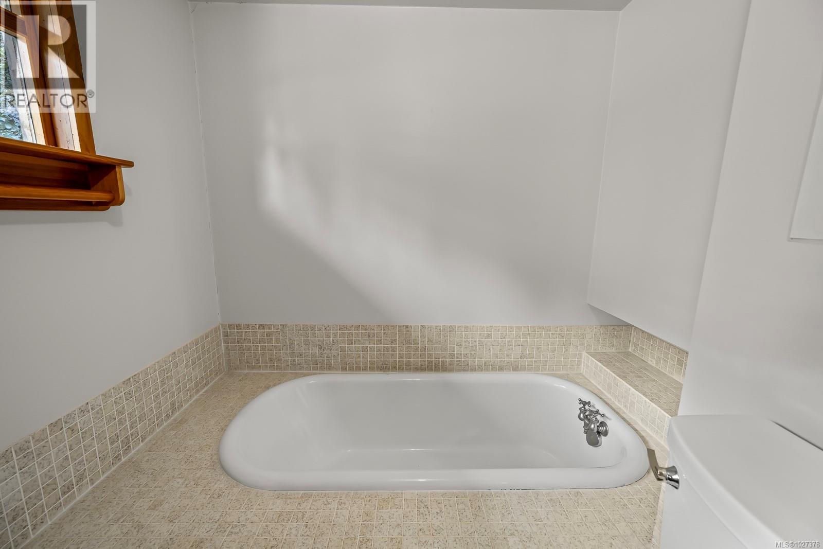 6300 Anderson Dr, Hornby Island, British Columbia  V0R 1Z0 - Photo 27 - 1027378