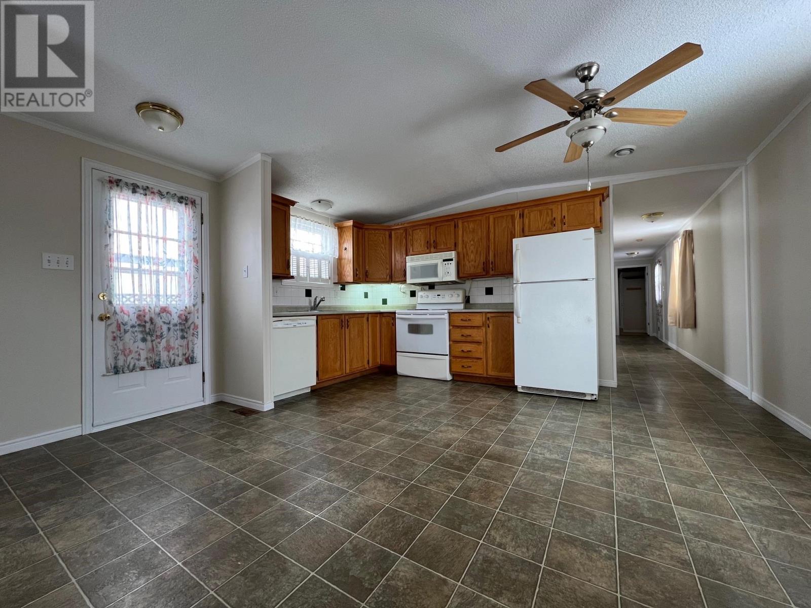 18 Dale Drive, Summerside, Prince Edward Island  C1N 4T4 - Photo 4 - 202529309