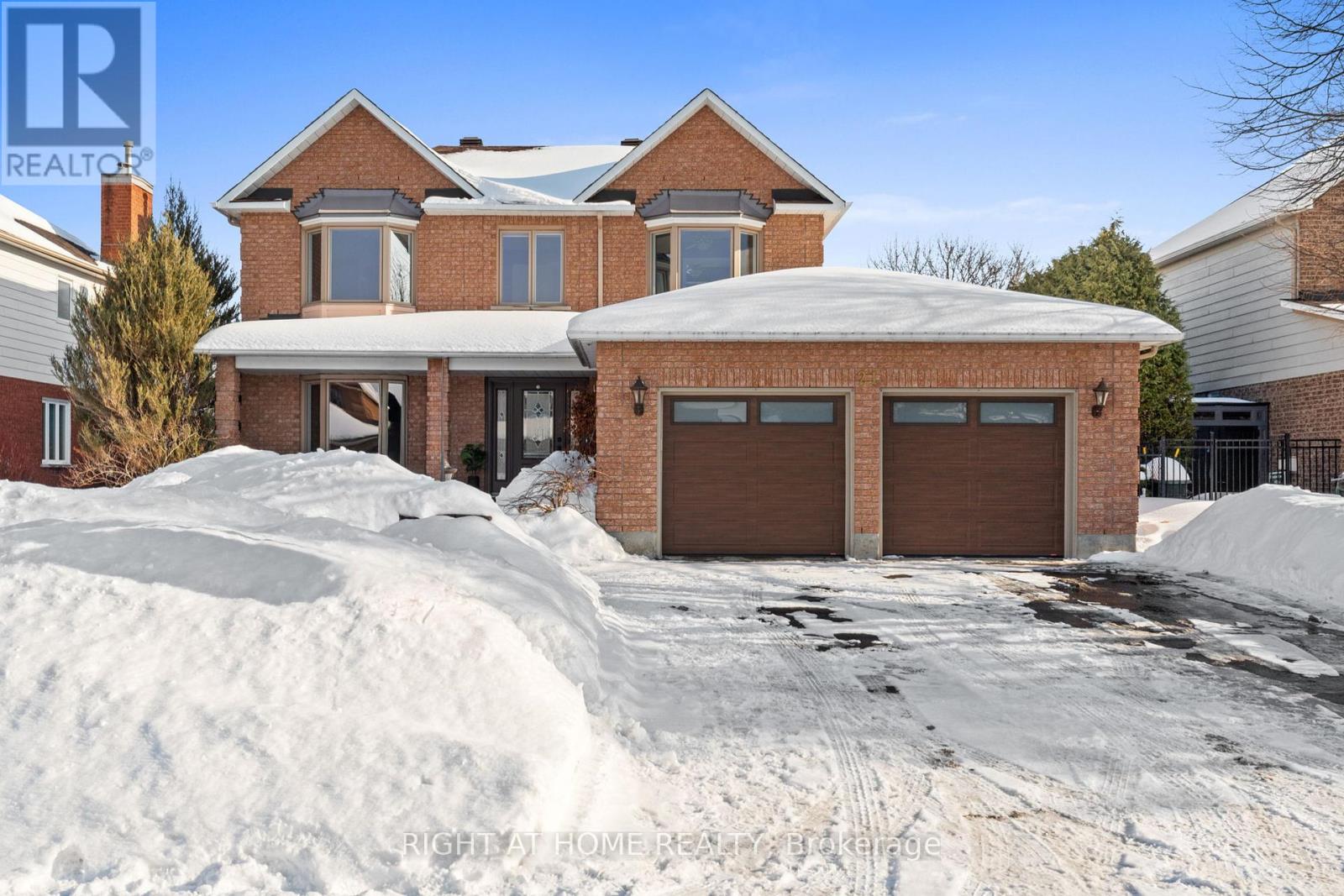 21 SLADE CRESCENT, Ottawa, Ontario
