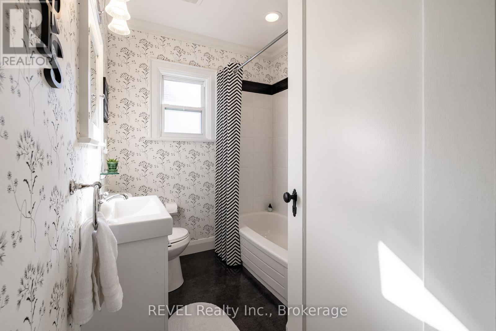 14 Junkin Street, St. Catharines, Ontario  L2R 1N3 - Photo 15 - X12837026