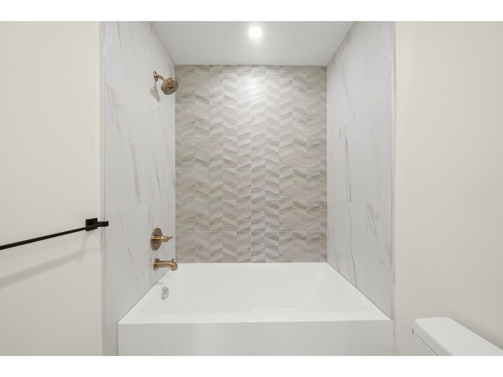 211 15353 17 Avenue, Surrey, British Columbia  V4A 1T8 - Photo 5 - R3095190