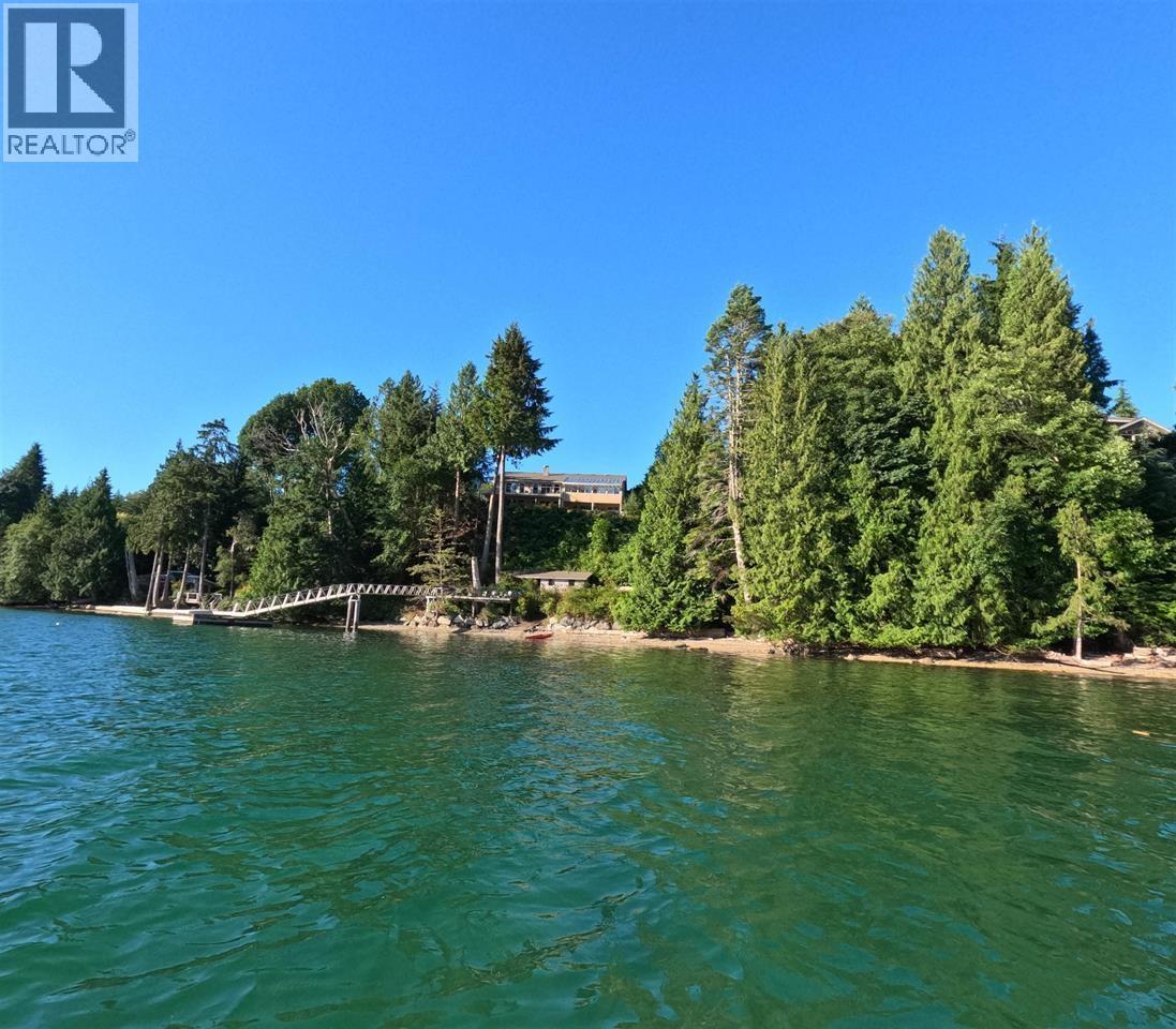 6448 N Gale Avenue, Sechelt, British Columbia  V7Z 0L1 - Photo 3 - R3095114