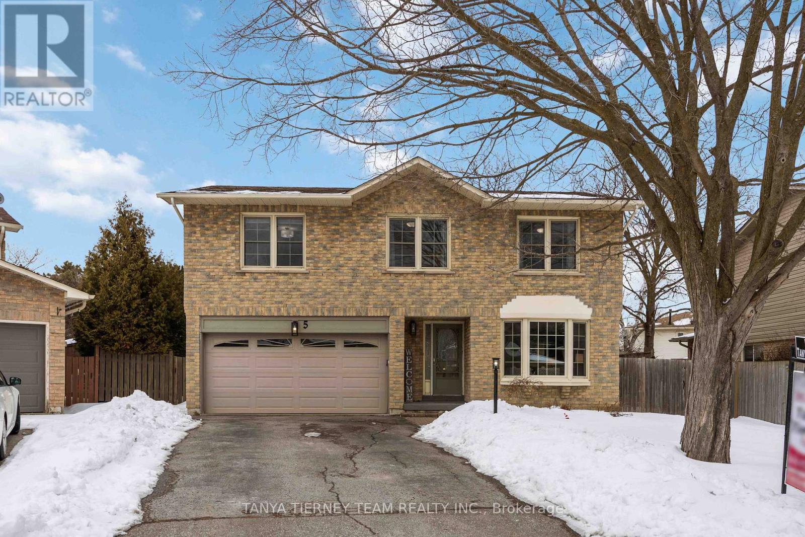 5 JANSEN COURT, Whitby, Ontario