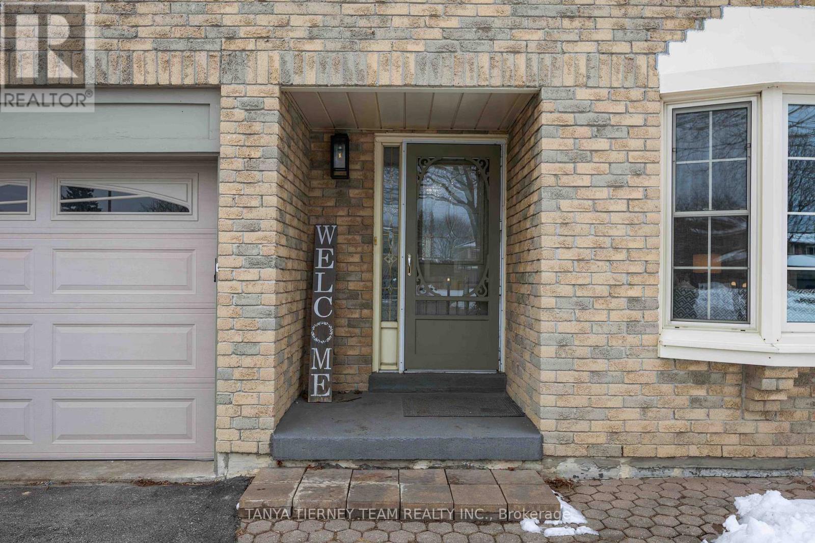 5 Jansen Court, Whitby, Ontario  L1N 6V4 - Photo 3 - E12836996