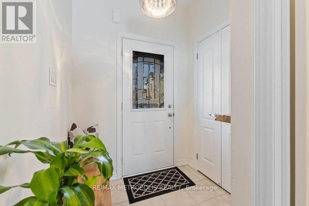 45 Deneb Street, Barrie (Ardagh), Ontario  L4M 0K6 - Photo 2 - S12836988