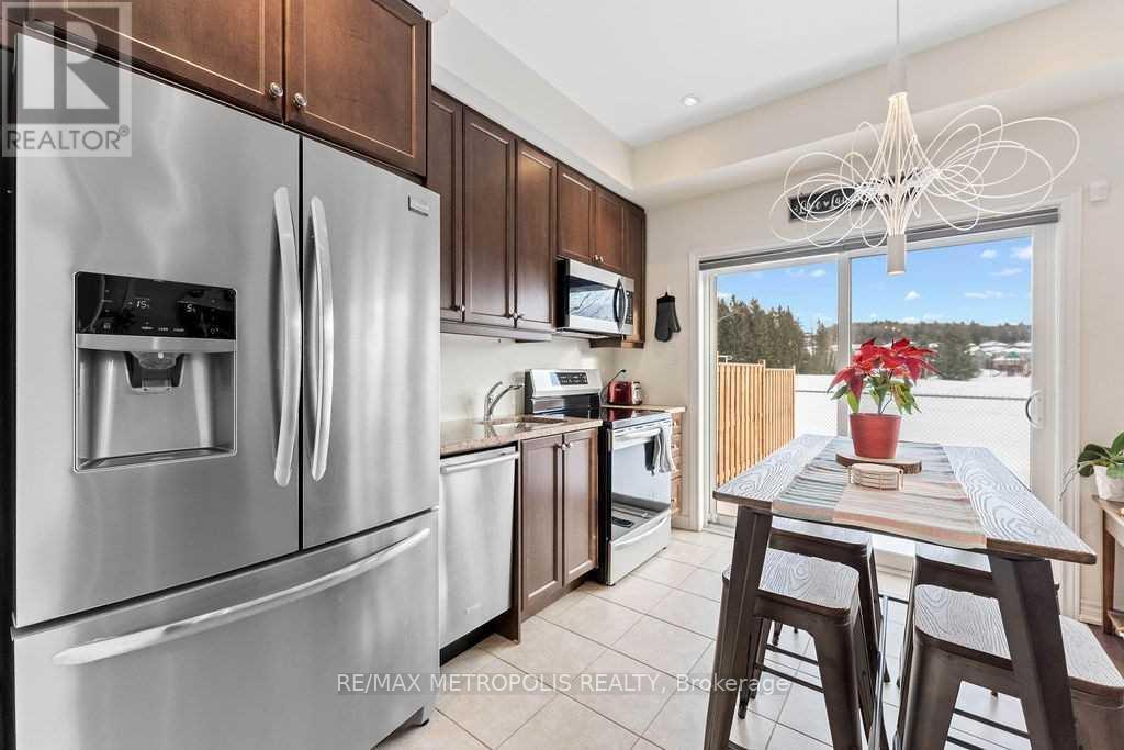 45 Deneb Street, Barrie (Ardagh), Ontario  L4M 0K6 - Photo 3 - S12836988