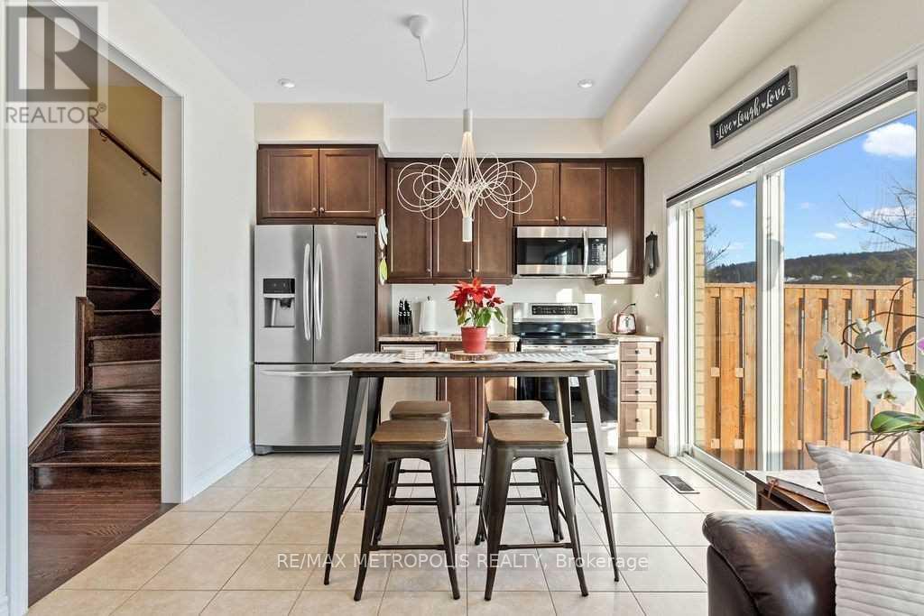 45 Deneb Street, Barrie (Ardagh), Ontario  L4M 0K6 - Photo 4 - S12836988