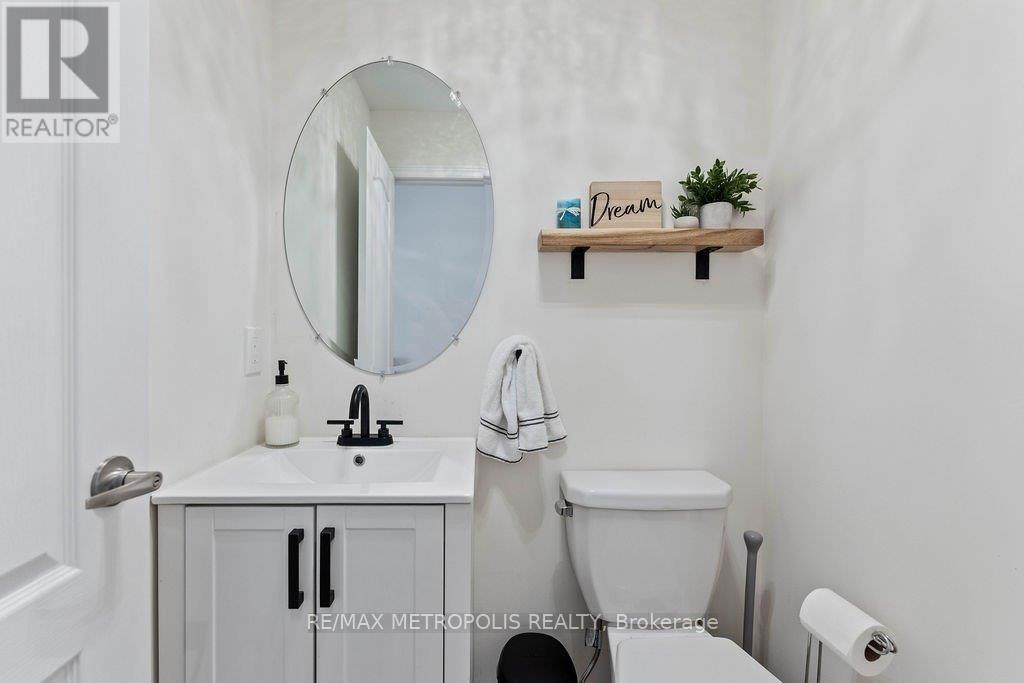 45 Deneb Street, Barrie (Ardagh), Ontario  L4M 0K6 - Photo 6 - S12836988