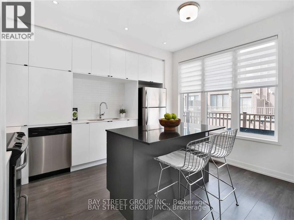 3186 Mintwood Circle, Oakville, Ontario  L6H 0P1 - Photo 13 - W12836978