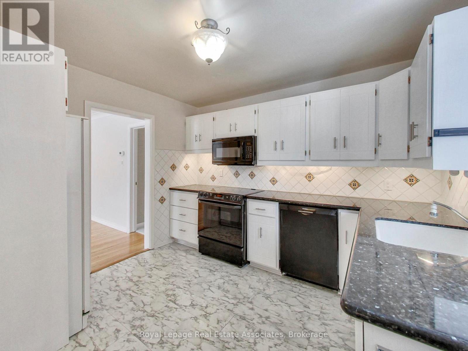 9 Beaverbrook Avenue, Toronto, Ontario  M9B 2M8 - Photo 13 - W12836982