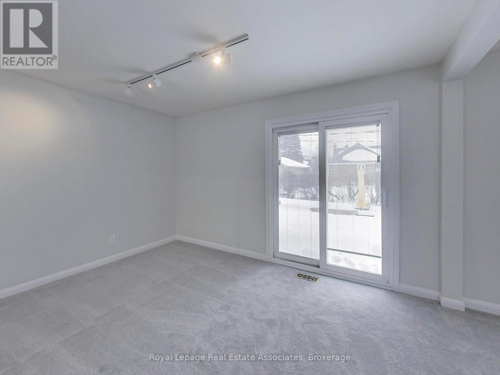 9 Beaverbrook Avenue, Toronto, Ontario  M9B 2M8 - Photo 19 - W12836982