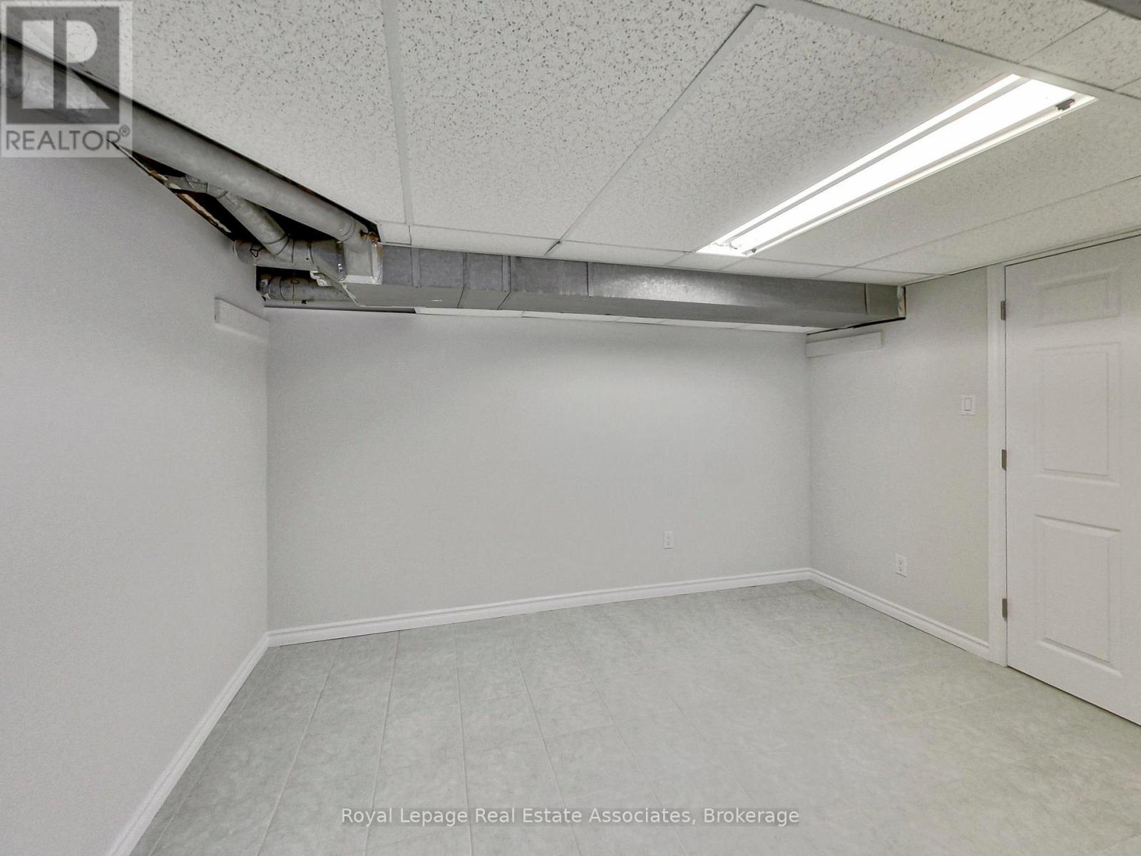 9 Beaverbrook Avenue, Toronto, Ontario  M9B 2M8 - Photo 34 - W12836982