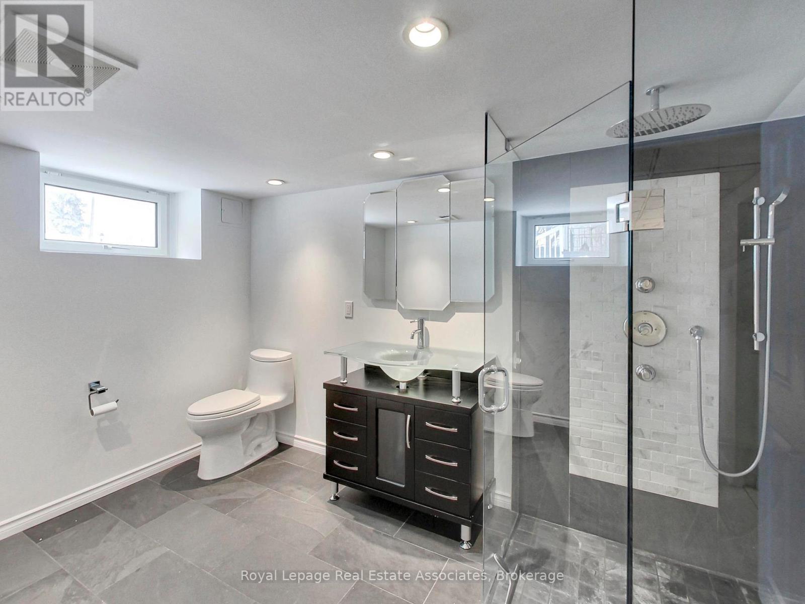 9 Beaverbrook Avenue, Toronto, Ontario  M9B 2M8 - Photo 35 - W12836982