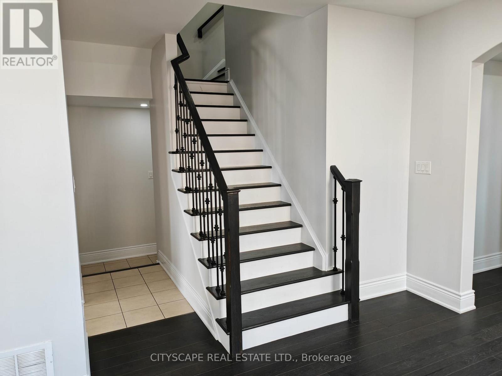 228 Slingsby Landing, Milton, Ontario  L9T 8N5 - Photo 10 - W12836998