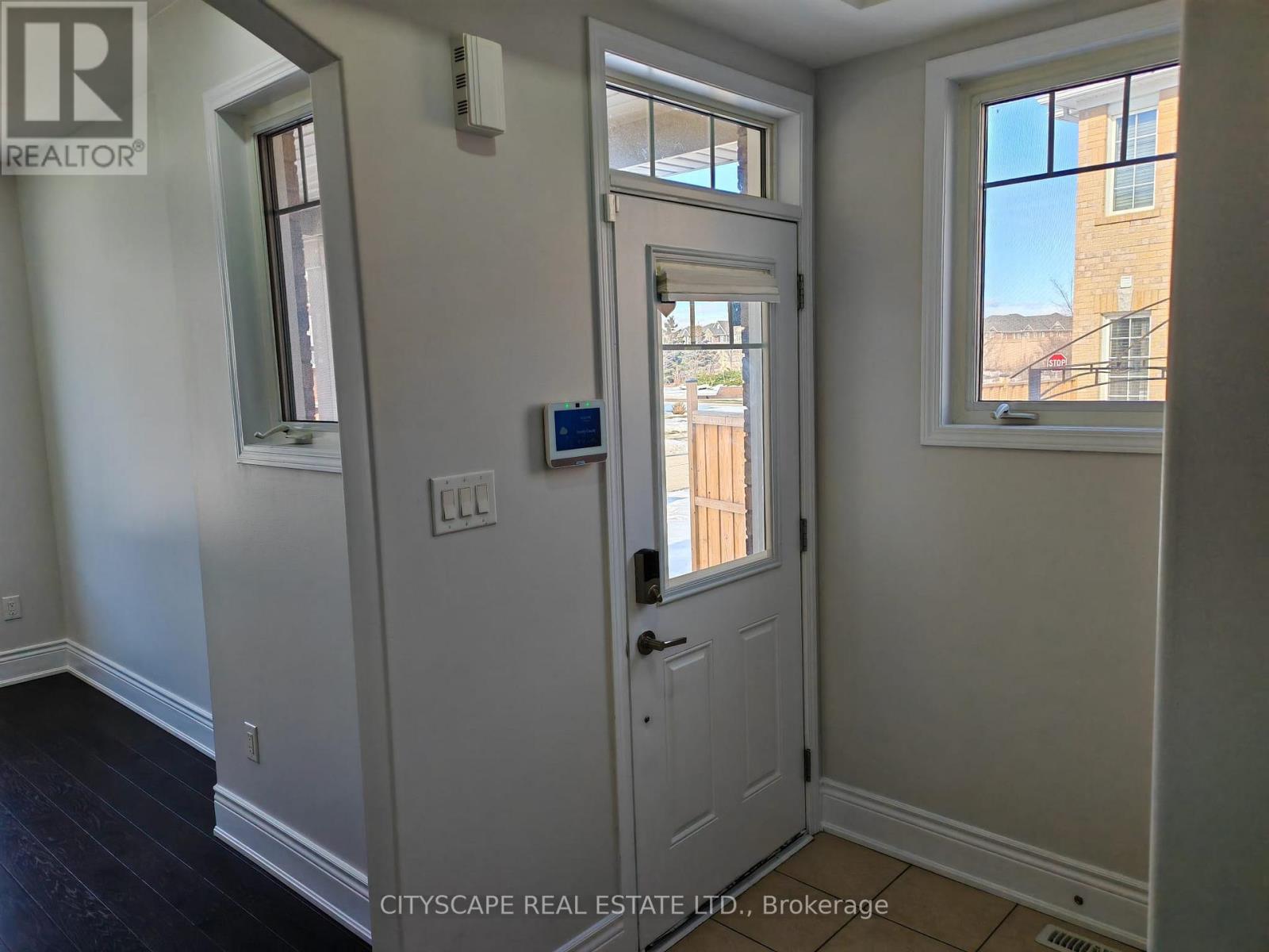 228 Slingsby Landing, Milton, Ontario  L9T 8N5 - Photo 2 - W12836998