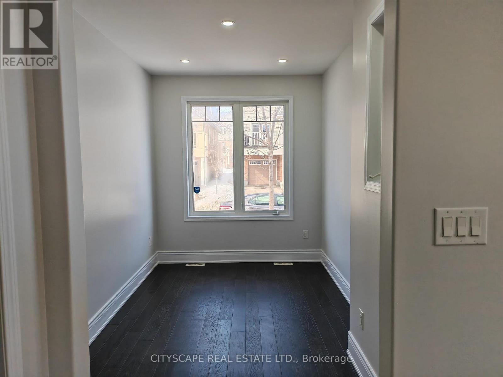 228 Slingsby Landing, Milton, Ontario  L9T 8N5 - Photo 3 - W12836998