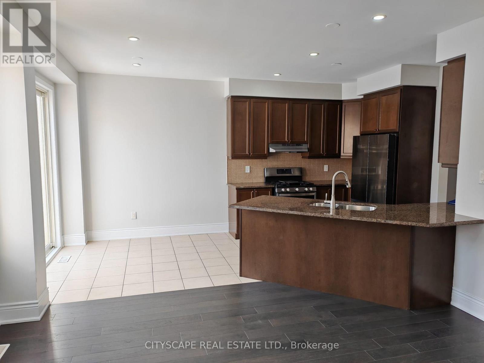 228 Slingsby Landing, Milton, Ontario  L9T 8N5 - Photo 7 - W12836998