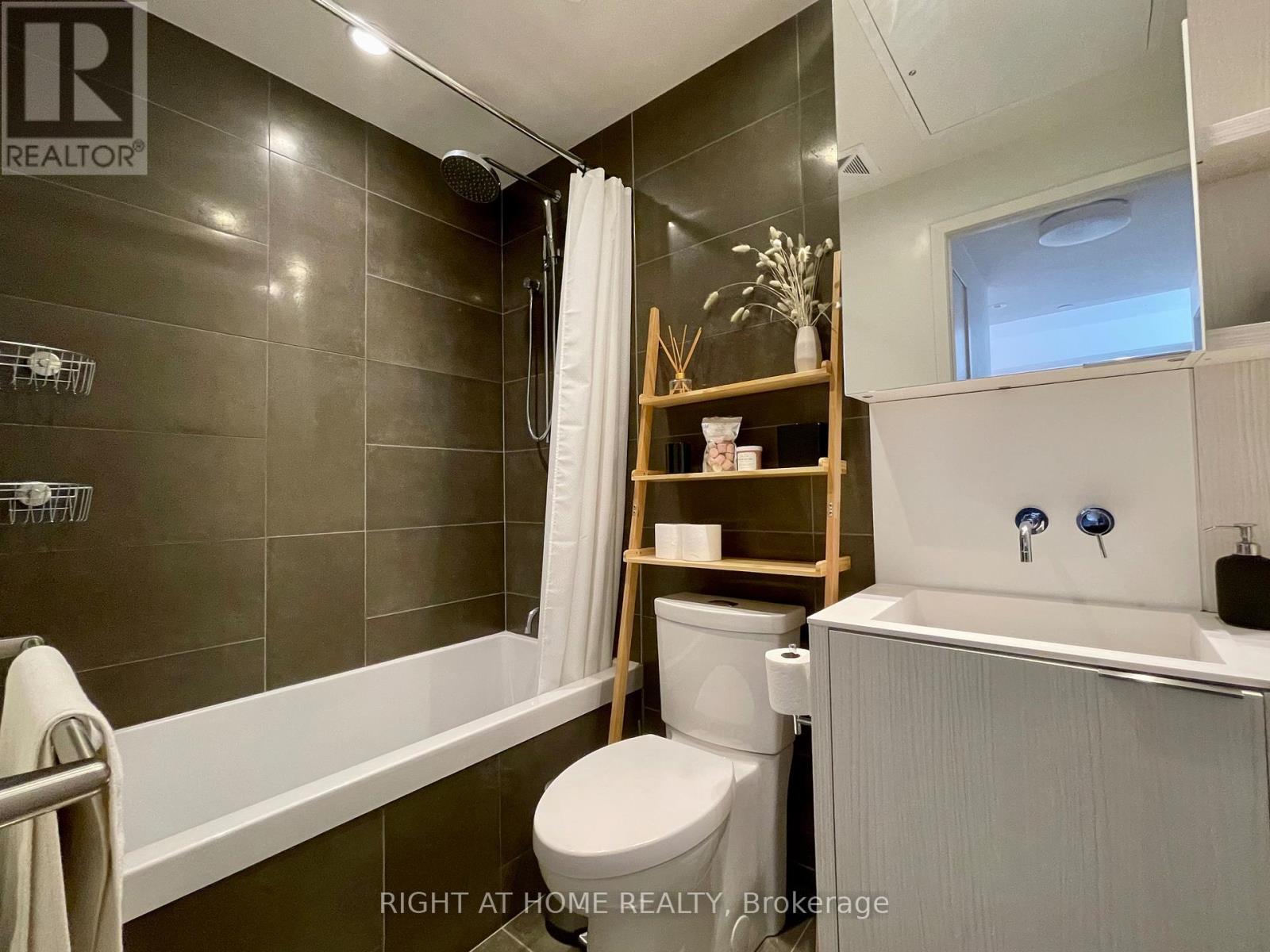 702 - 1990 Bloor Street W, Toronto, Ontario  M6P 0B6 - Photo 10 - W12837018