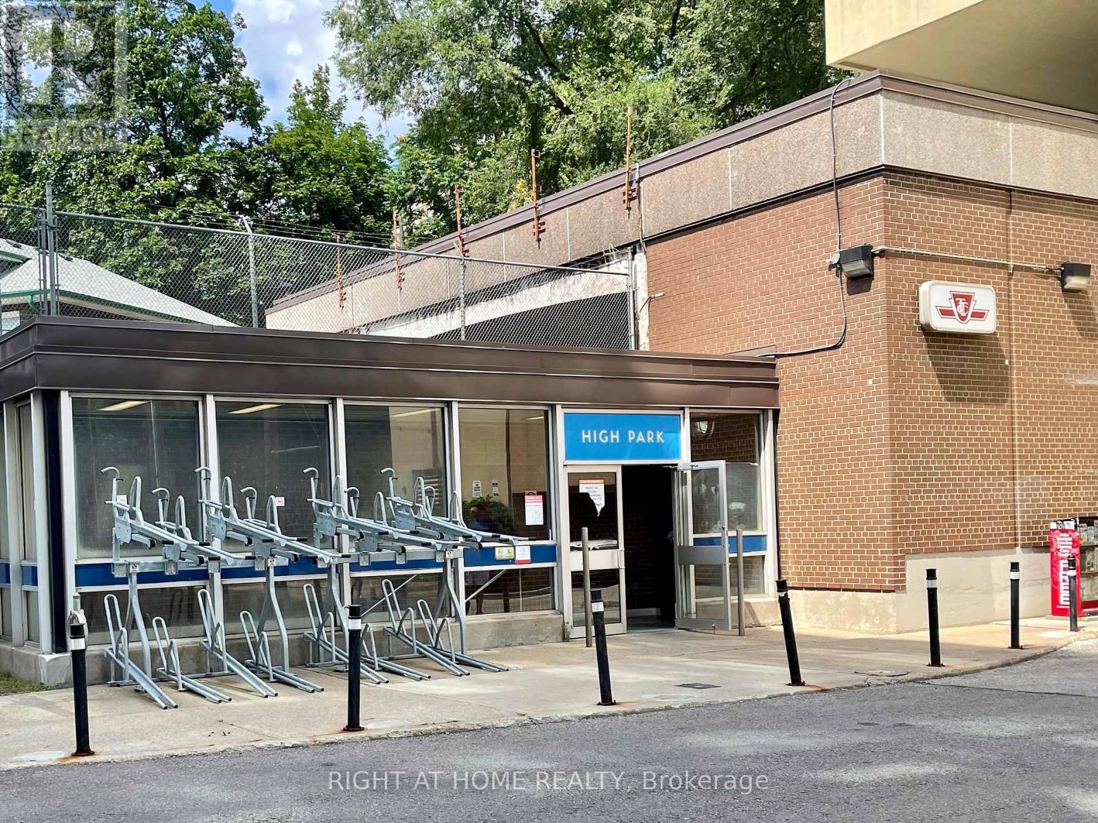 702 - 1990 Bloor Street W, Toronto, Ontario  M6P 0B6 - Photo 12 - W12837018