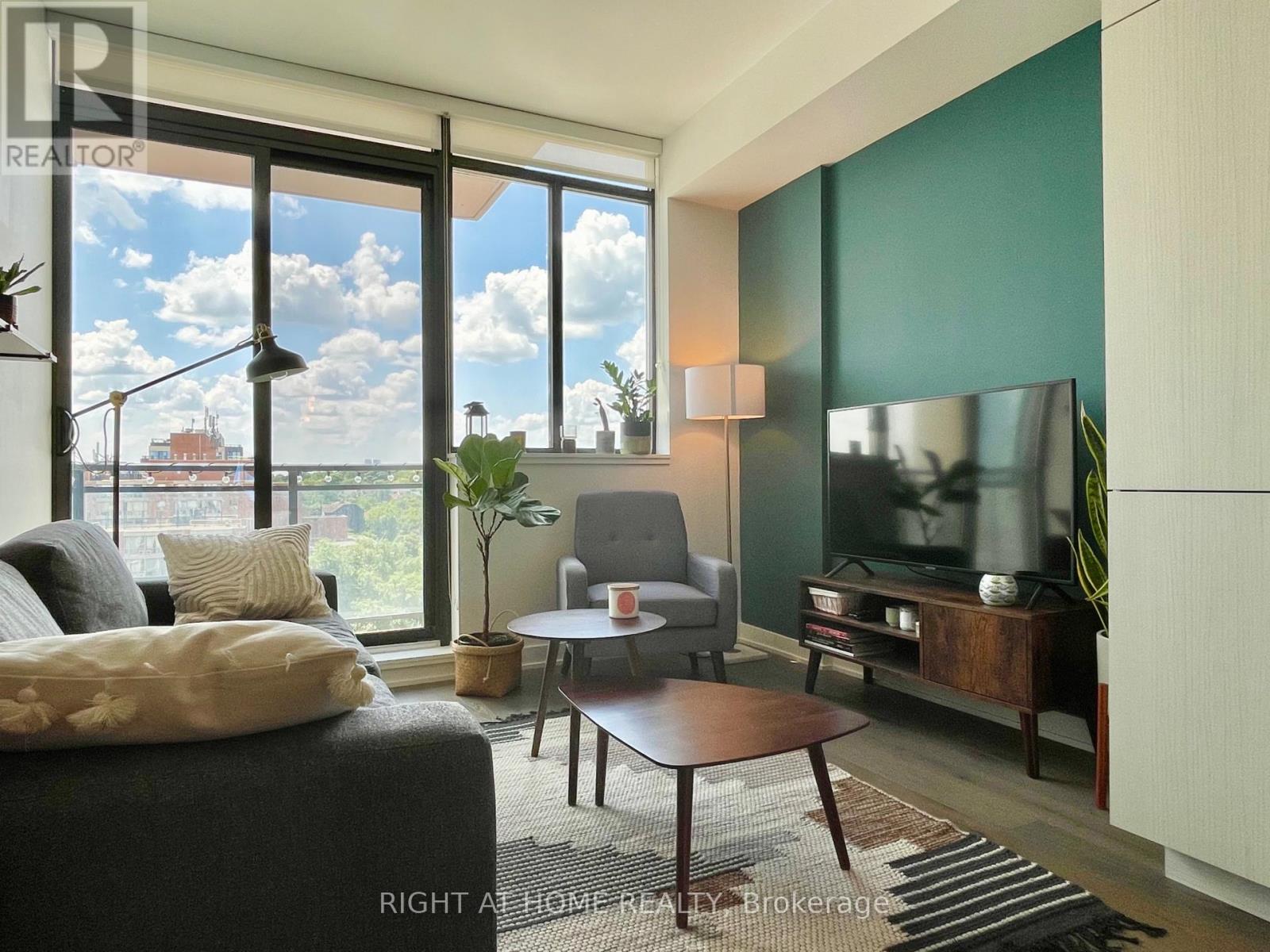 702 - 1990 Bloor Street W, Toronto, Ontario  M6P 0B6 - Photo 2 - W12837018