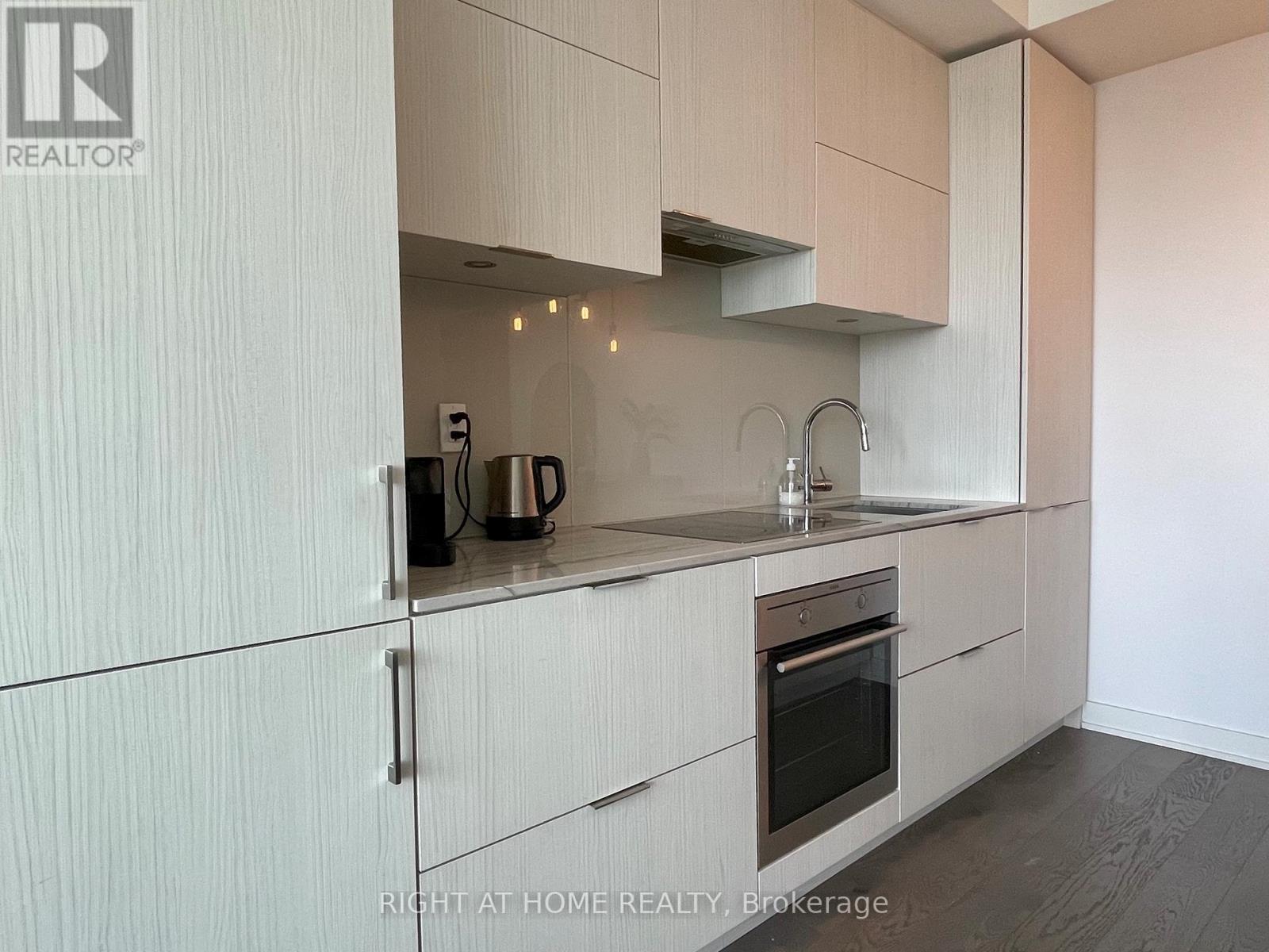 702 - 1990 Bloor Street W, Toronto, Ontario  M6P 0B6 - Photo 4 - W12837018