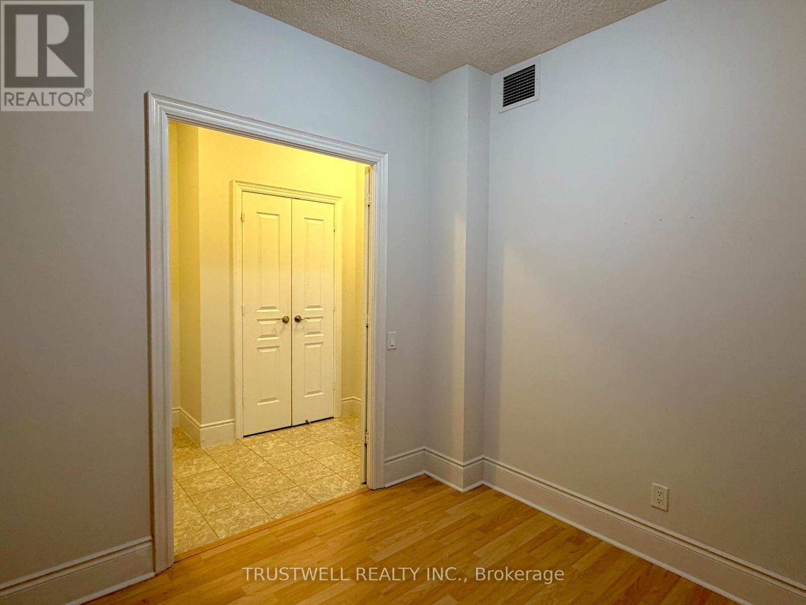 804 - 8 Mckee Avenue, Toronto, Ontario  M2N 7E5 - Photo 6 - C12683184