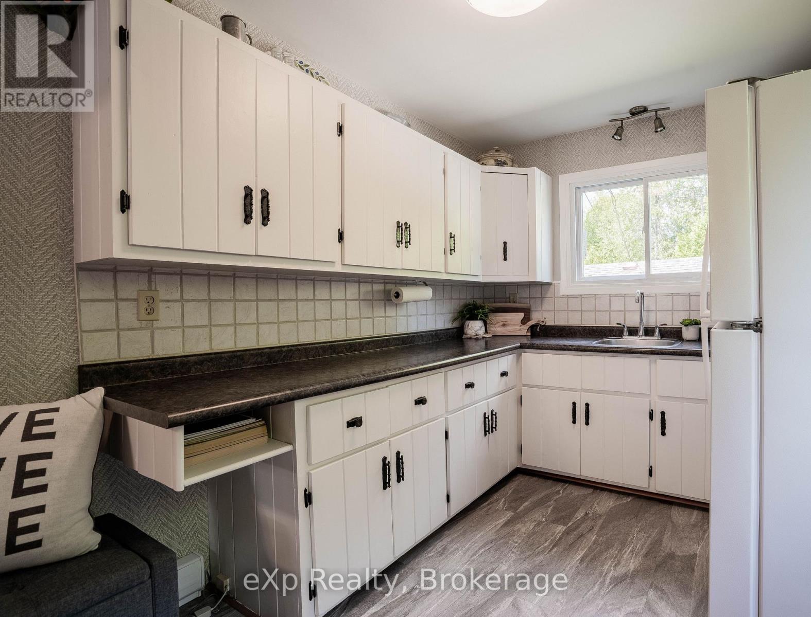 245 Whiskey Harb Road, Northern Bruce Peninsula, Ontario  N0H 2T0 - Photo 6 - X12837084