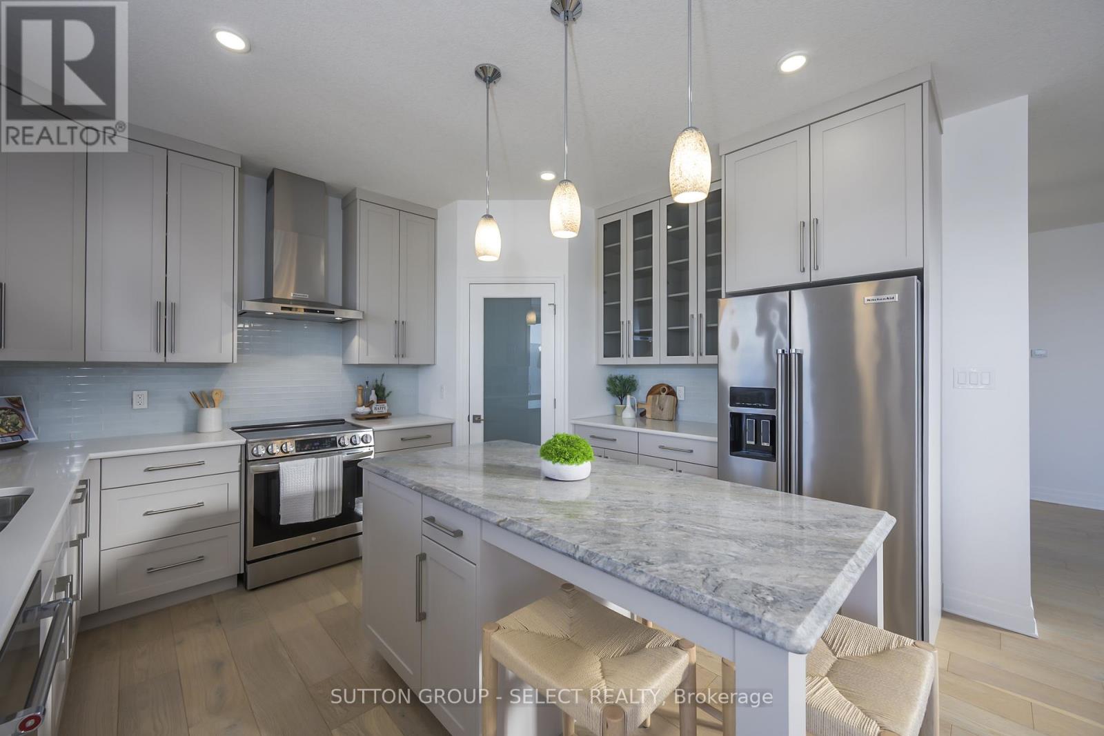 1916 Trailsway Drive, London South, Ontario  N6K 0K7 - Photo 11 - X12837068