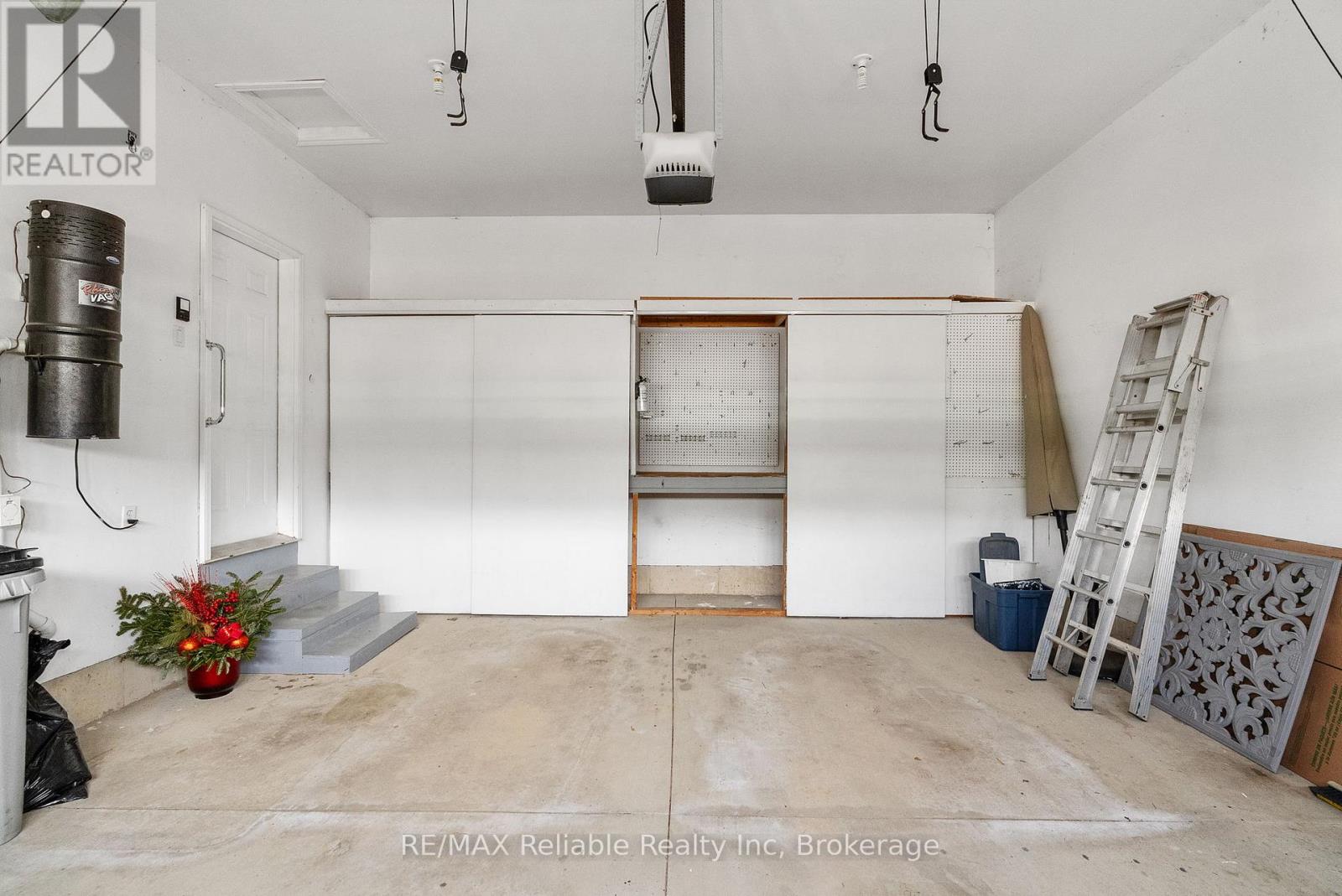 11 Oakwood Links Lane, South Huron, Ontario  N0M 1T0 - Photo 47 - X12834338