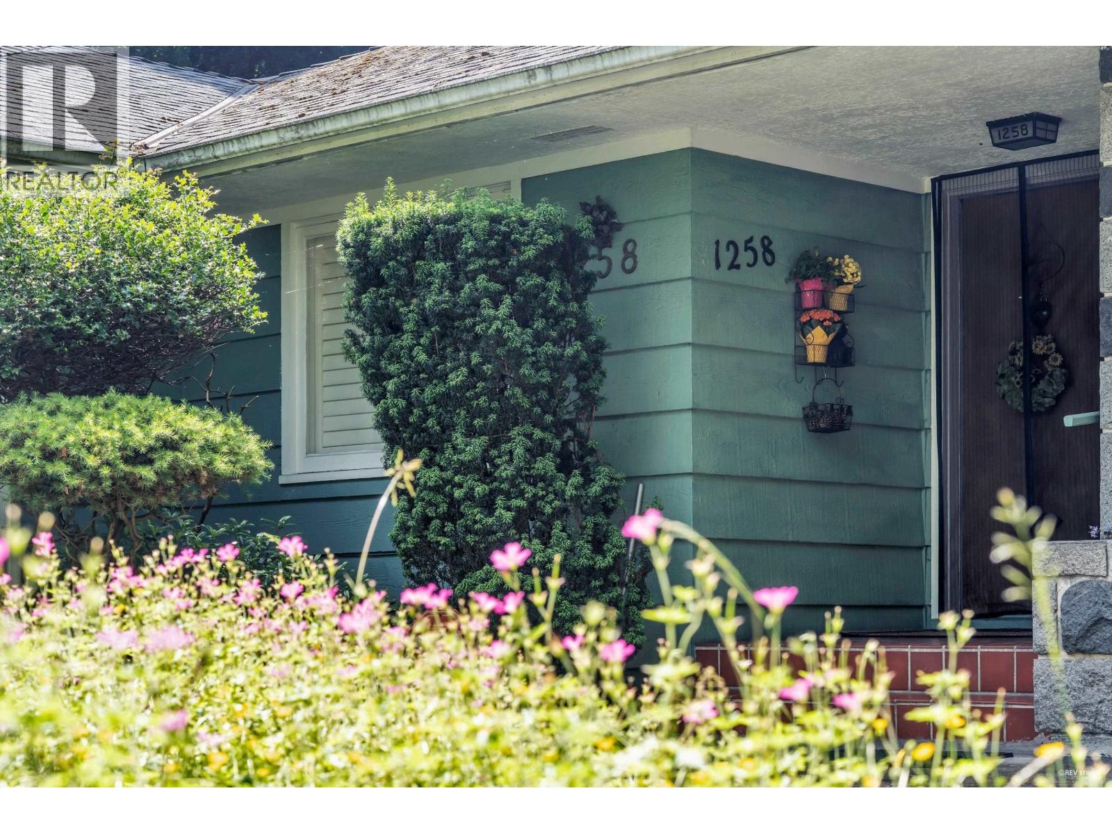 1258 W 33rd Avenue, Vancouver, British Columbia  V6M 1A5 - Photo 2 - R3095212