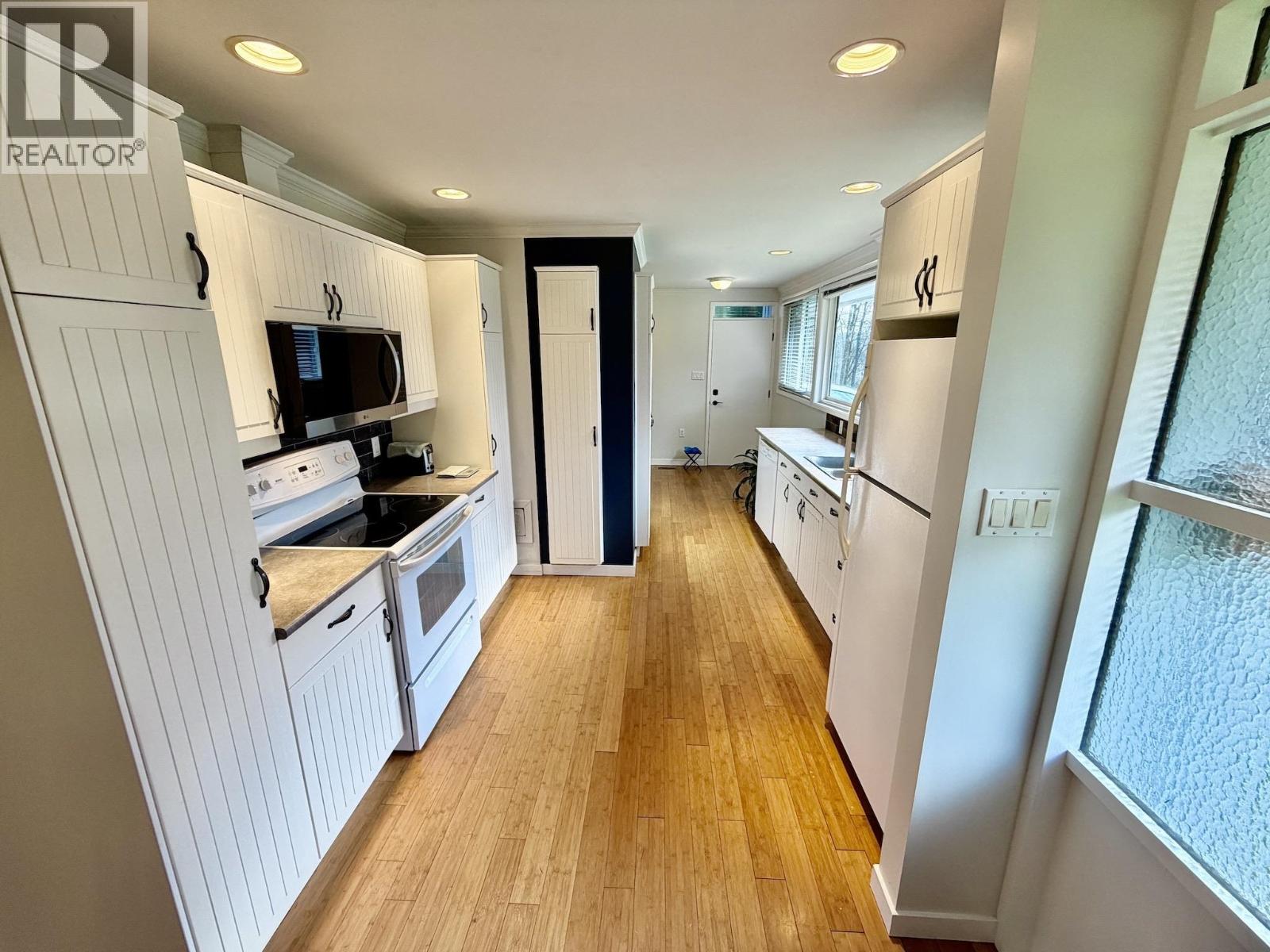 1876 Beaulynn Place, North Vancouver, British Columbia V7J 2T1 - Photo 9 - R3094748