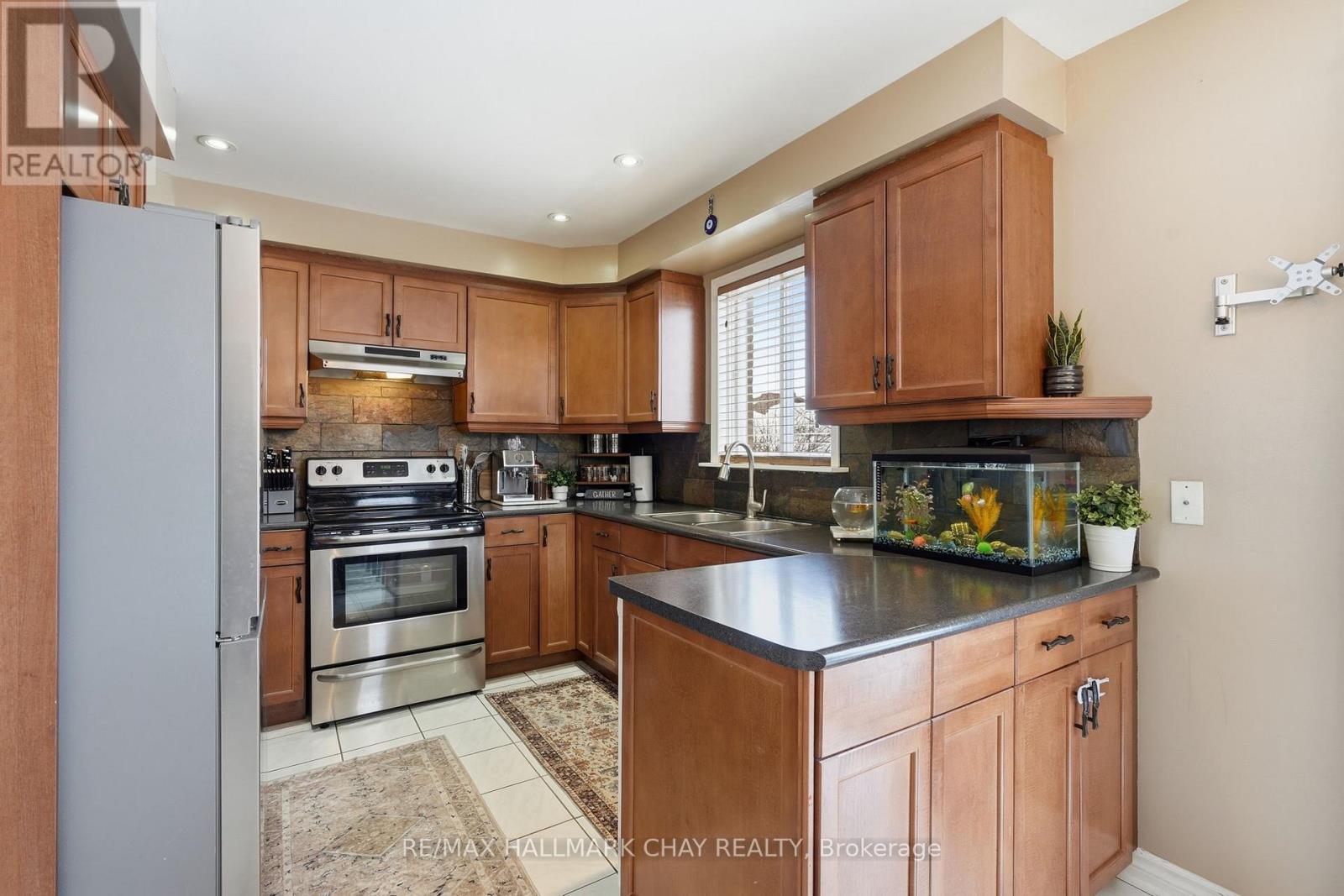 9 Grasett Crescent, Barrie (West Bayfield), Ontario  L4N 6Z8 - Photo 10 - S12837102