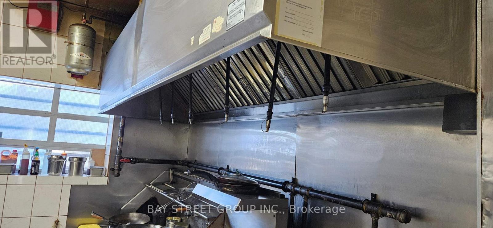 1662 Eglinton Avenue W, Toronto, Ontario  M6E 2H2 - Photo 3 - W12837060