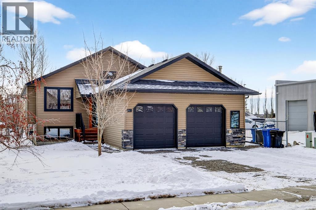 4 Champion Road, Carstairs, Alberta