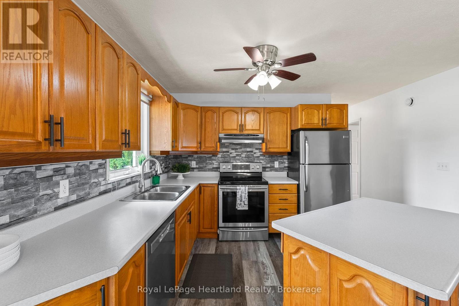 9462 Ayton Road, Minto, Ontario  N0G 1Z0 - Photo 20 - X12837180