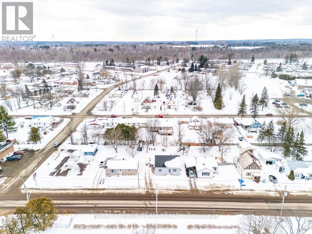 1120 Pembroke Street W, Pembroke, Ontario  K8A 5R5 - Photo 12 - X12837164