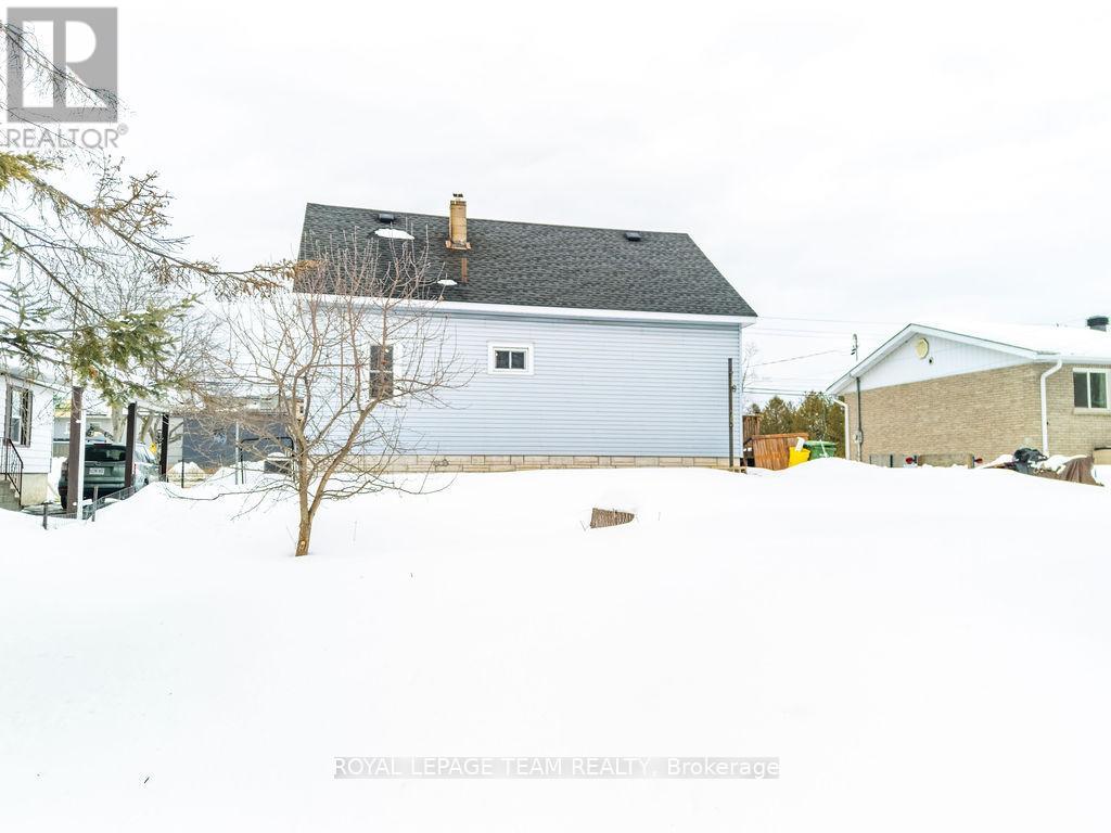 1120 Pembroke Street W, Pembroke, Ontario  K8A 5R5 - Photo 16 - X12837164